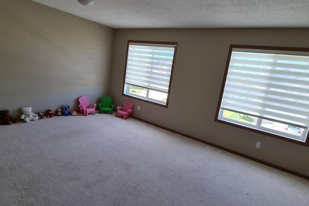 Spacious Comfortable Air-Conditioned. Near Airport! Calgary Luaran gambar