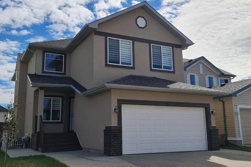Spacious Comfortable Air-Conditioned. Near Airport! Calgary Luaran gambar